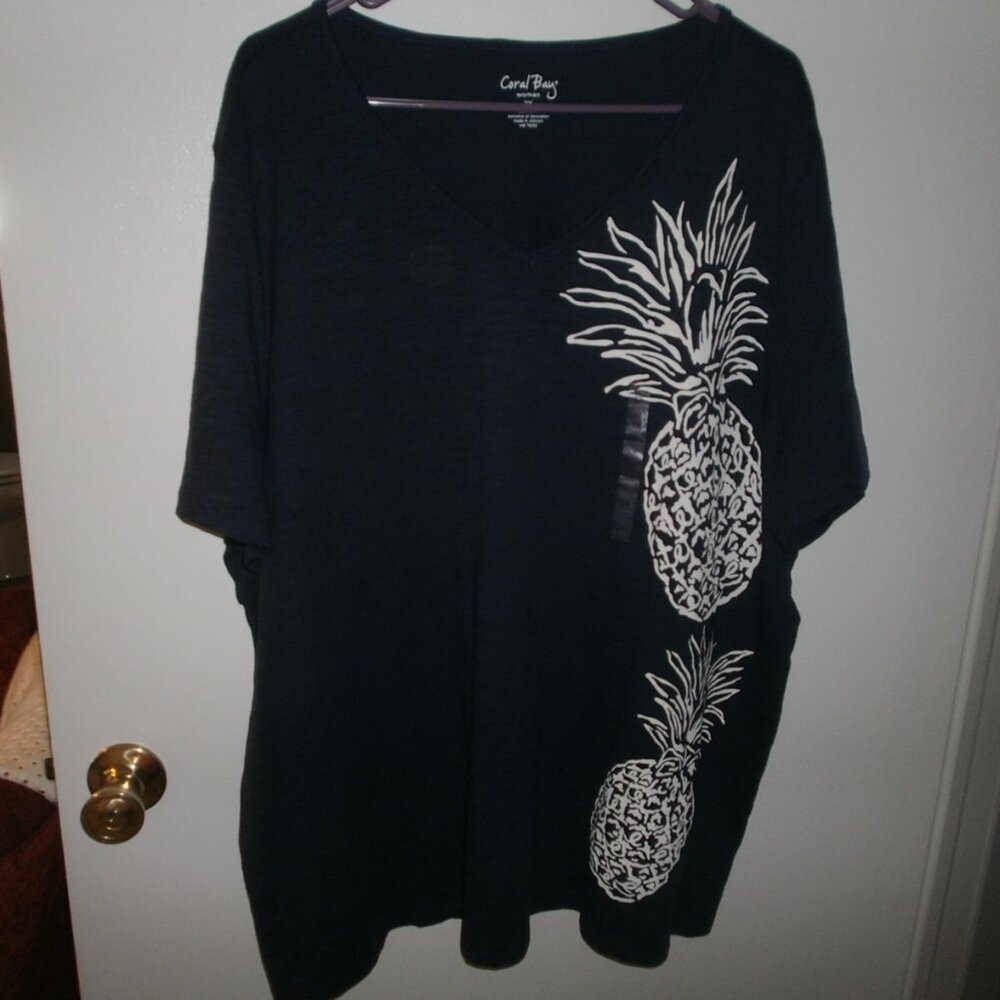 woman's Coral Bay top Navy with white pineapples 2X NEW